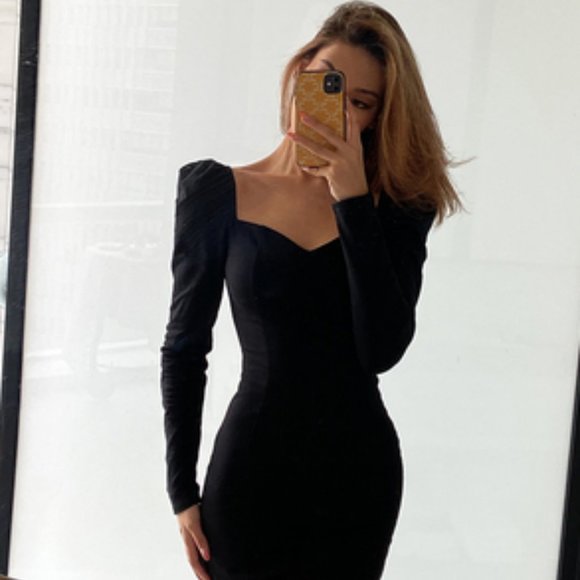 Long dresses with puffed sleeves